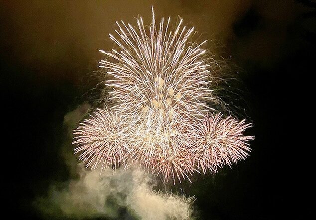 お盆期間中のみ、毎日打ち上がる花火大会