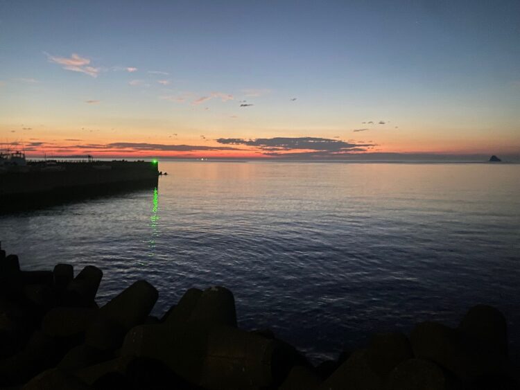 アンケート近くの海