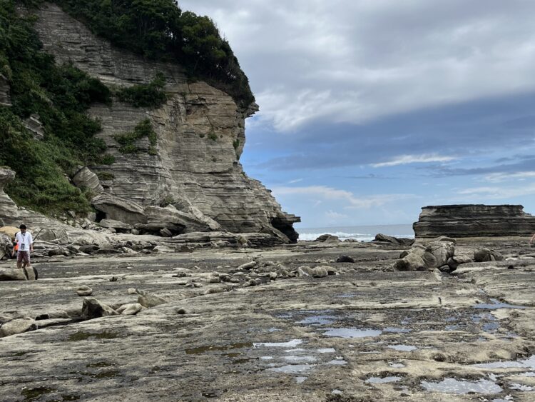 職場のみんなで行った海辺