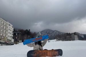ベースゲレンデでスノボ