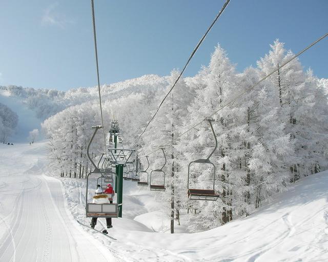 斑尾高原の住み込みスキー場バイト（スキー場のリフト）の画像１