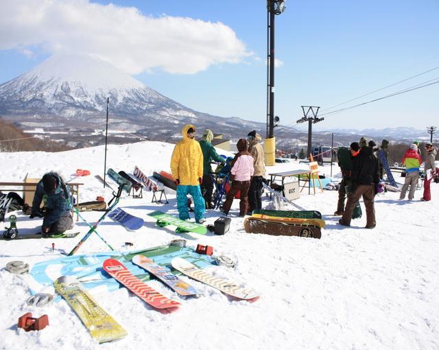 ニセコの住み込みスキー場バイト（スキー場のリフト、レストランなど）の画像２