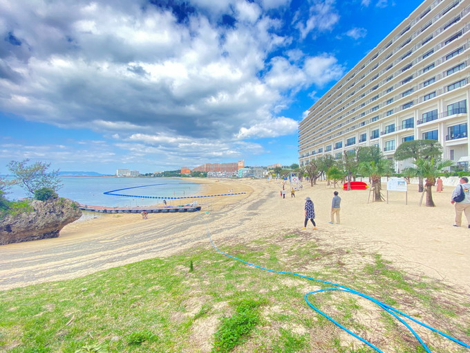 恩納村の住み込みリゾートバイト（ビーチでのアクティビティスタッフ）の画像１