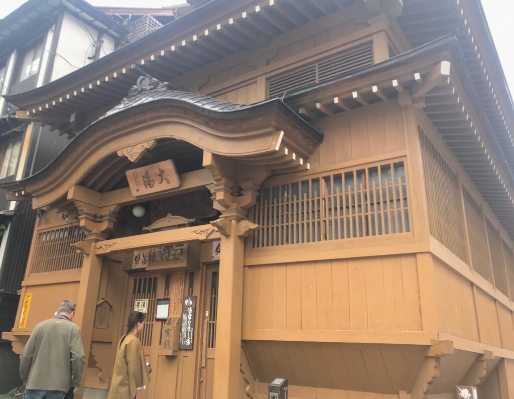 野沢温泉の外湯「大湯」の建物